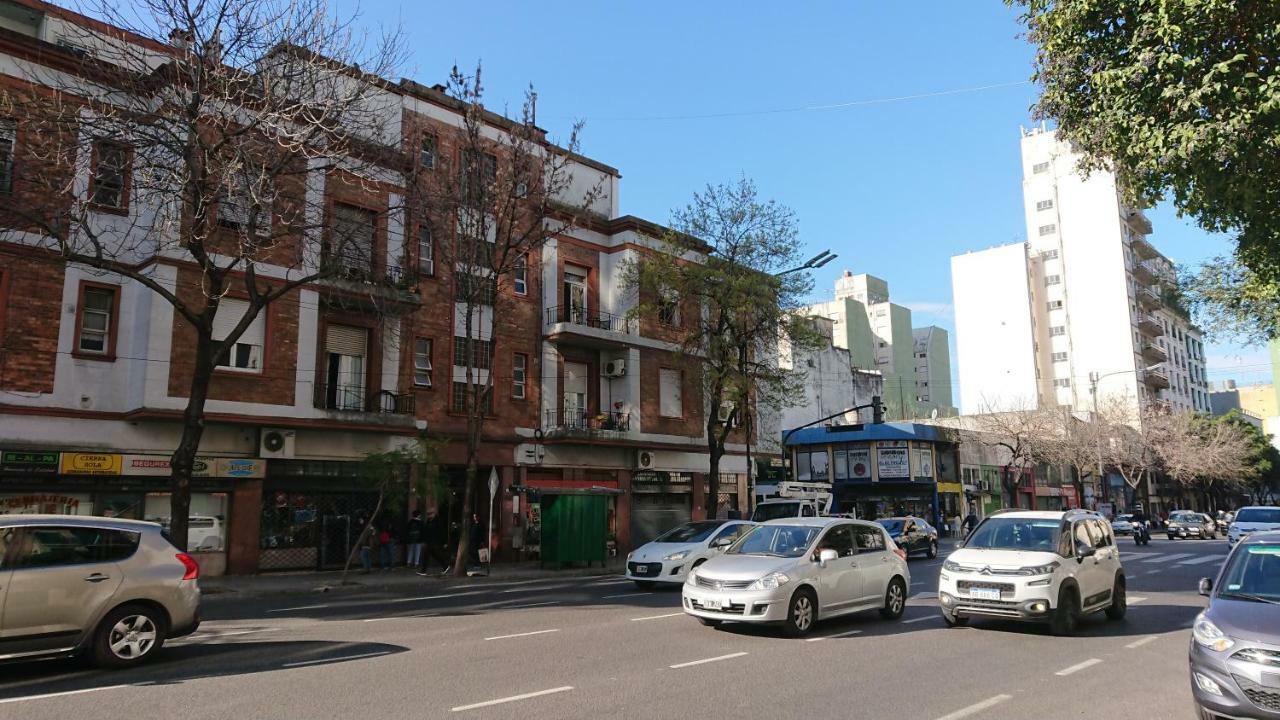 Excelente Departamento Con Balcon A La Calle Sobre Avenida بوينس آيرس المظهر الخارجي الصورة